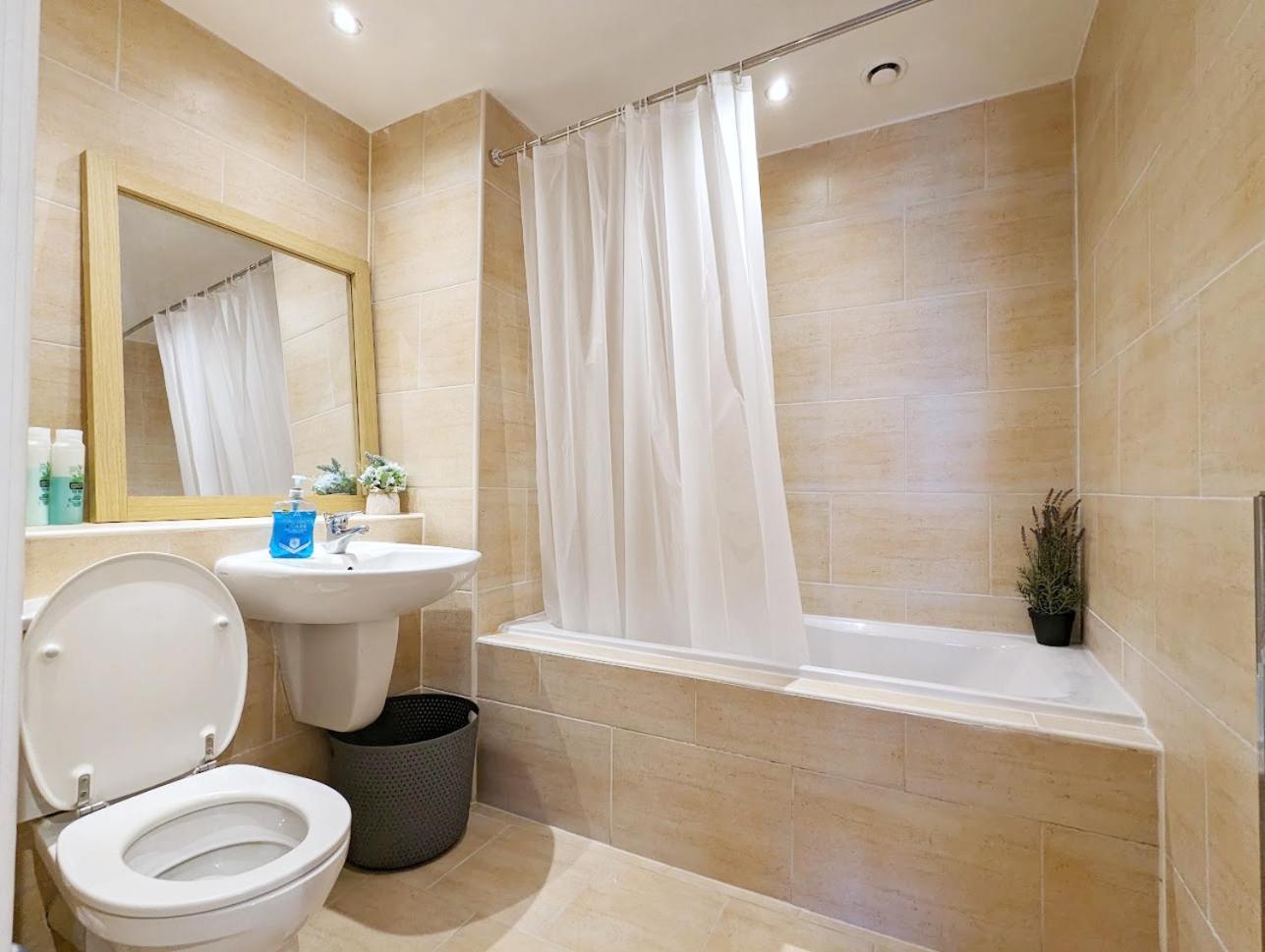 Guest Room In City Centre Near Key Attractions Liverpool Exterior photo